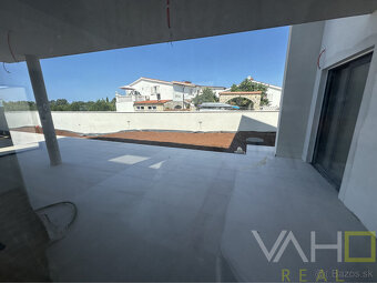 VAHOreal EXKLUZÍVNE IBA u NÁS 4 LUXUSNÉ RD s BAZÉNOM v CH - 9