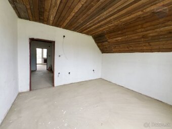 NA PREDAJ – Rodinný dom s veľkým pozemkom v obci Jablonica - 9