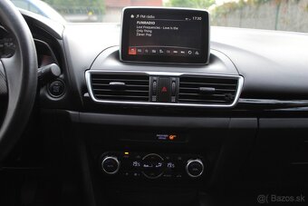MAZDA 3 - 9