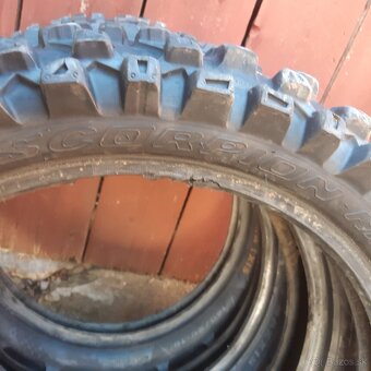 Pneumatiky PIRELLI SCORPION,MAXXIS DESERT - 9