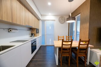 Štýlový 2-izbový byt na prenájom s lodžiou a parkovaním - 9