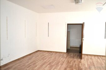 Predaj komerčného priestoru v centre mesta Veľký Meder - 9