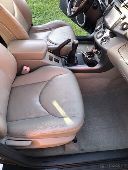 Toyota RAV4 - 9