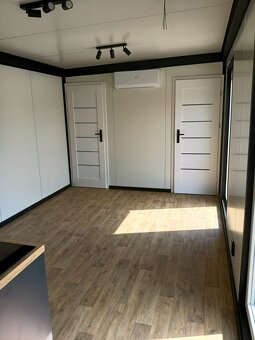 Obytný kontejner 13×3 m – izolovaný, připravený k použití - 9