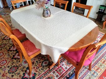 Jedálenská suprava
 - 9