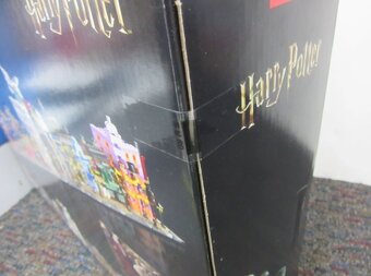 Nové LEGO Harry Potter 76444 Kouzelnické obchody - 9