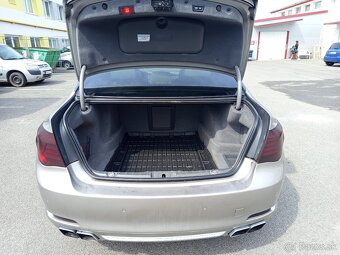 BMW 750i - 9