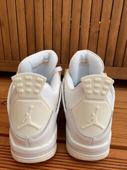 Jordan 4 Retro Metallic Gold - 9