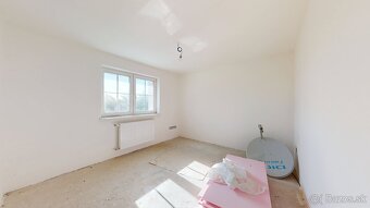 Kompletne zrekonštruovaný 6 izbový rodinný dom, 2x kúpeľňa - 9