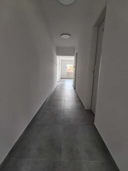 3IZB.BYT V JAROVCIACH - bývanie,  kancelária, vaša firma - 9