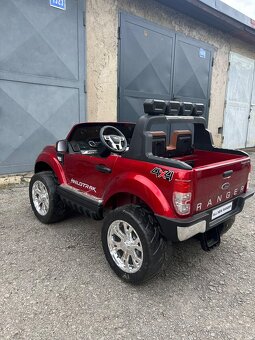 Elektrické autíčko Ford Ranger 4x4 - lakované - červené - 9