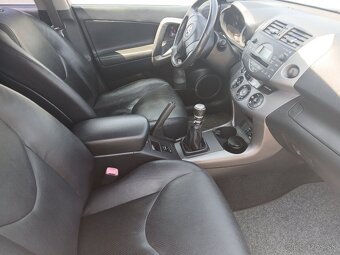 Predam Toyota Rav 4 2,2 diesel 100 kw rok 2006 - 9