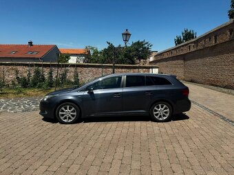 Toyota Avensis Combi 140 kW - 9