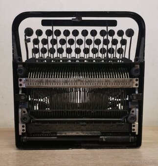 Starožitný písací stroj Underwood Portable 4 Bank rok 1926 - 9