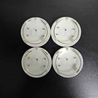 ✅AUDI✅STREDOVE KRYTKY KOLIES, 68 MM - 8D0601170 - 9