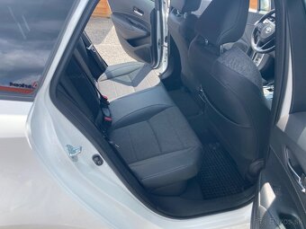 Toyota Corolla combi 2.0 Hybrid 112kW - TOP stav - 9