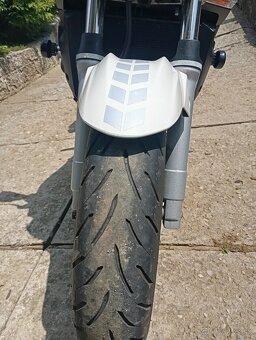 SUZUKI GSR 600 - 9