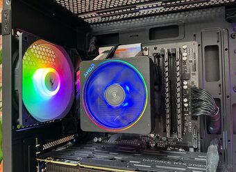 Ryzen 7 3800XT \16GB\RTX 2080Ti\SSD\850W Zdroj - 9