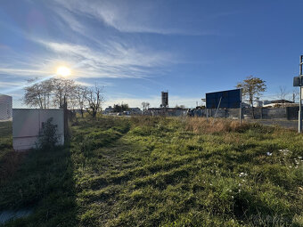 10 árový pozemok pri obchodnom centre v Moste pri BA - 9