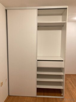 Kuchynske skrinky+vstavana skrina - 9