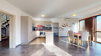 Na PREDAJ 5 izbový rodinný dom s nádherným výhľadom a garáž - 9