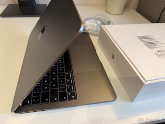 MacBook Air 13.6” M2(2024)-Space Gray, 8GB/256 GB - 9