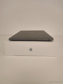 MacBook Air 2020 | i7 • 8GB • 256GB SSD - 9