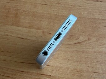 Apple iPhone SE 64GB - 9