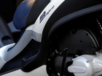 Piaggio MP3 300ie HYBRID - vodičak “B” - 9