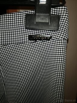 Elegantne 3/4ťové nohavice veľkosť M - 9