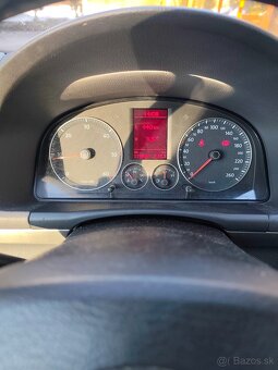 VW Touran 2,0TDI - 9