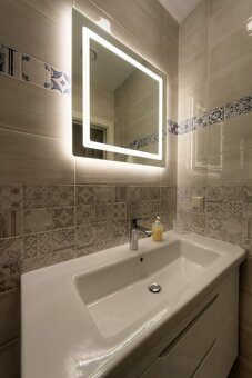 Large refurbished 1-bedroom apartment - 9