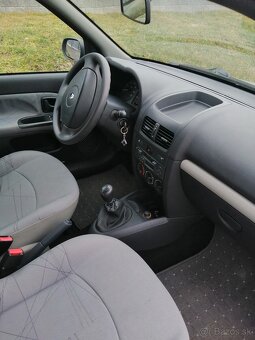 Renault Clio - 9