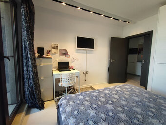 EXKLUZÍVNE Luxusný 2-izbový apartmán s výhľadom na more v - 9
