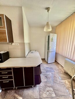Prenájom 3,5- izbový byt s balkónom a loggiou vo VK - 9