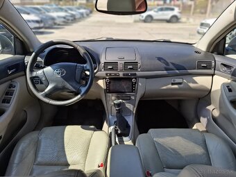 Toyota Avensis Combi 2.2 D-4D Lux - 9