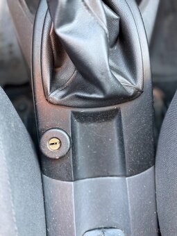 Ford focus kombi 1,6 16v benzín - 9