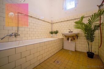 Na predaj rodinný 3,5 izbový dom pred rekonštrukciou v Šinta - 9
