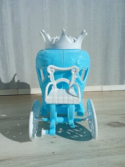Malá princezná, koč, dva kone a doplnky - 9