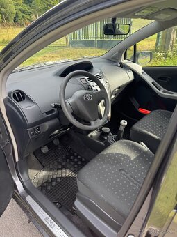 Toyota Yaris 1.3 - 9