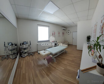 Kompaktná, kancelárska budova - 90 m2 - na Juhu - 9