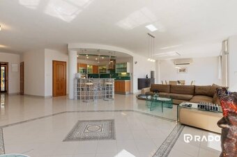 RADO | Staré Mesto | 4i byt 175 m² + 4 balkóny + možnosť 2×  - 9