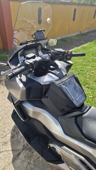 Honda Forza 750 - 9