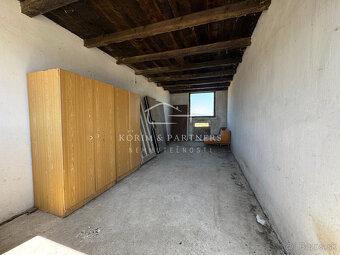 NOVINKA - Rodinná farma na vyše 2,5 hektároch pri Komárne - 9