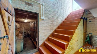 NA PREDAJ POSCHODOVÁ CHATA S VYNICOU A VÍNNOU PIVNICOU NEĎAL - 9