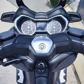 Yamaha x Max 400 - 9