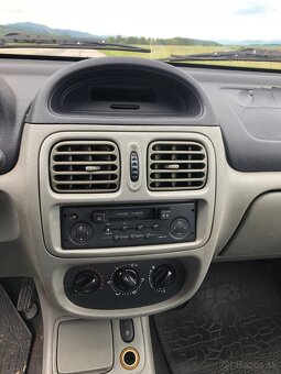Renault Clio Thalia - 9