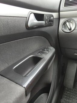 Volkswagen Touran 1.6 TDI Comfortline - 9