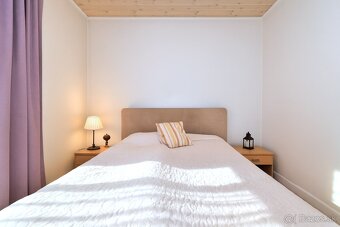 Rodinný dom s dvoma bytmi, 2 garáže, záhrada, bazén, DS - 9