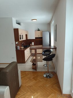 Prenájom- 2 izbový byt v centre mesta - 9